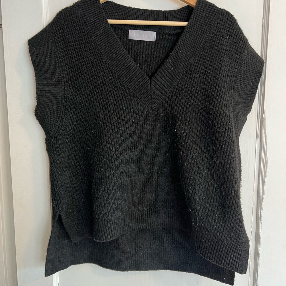 Sweater vest